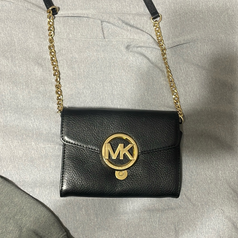 Small black Michael Kors crossbody
